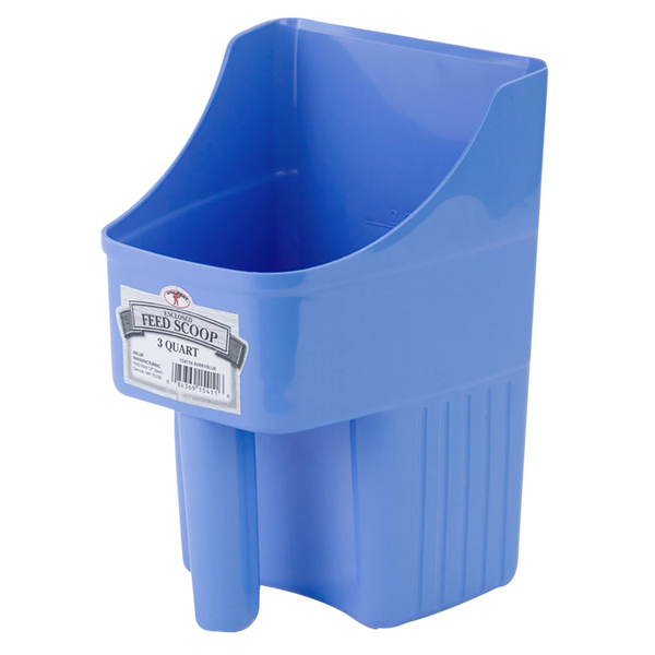 Enclosed Plastic Feed Scoop | 3 Quart