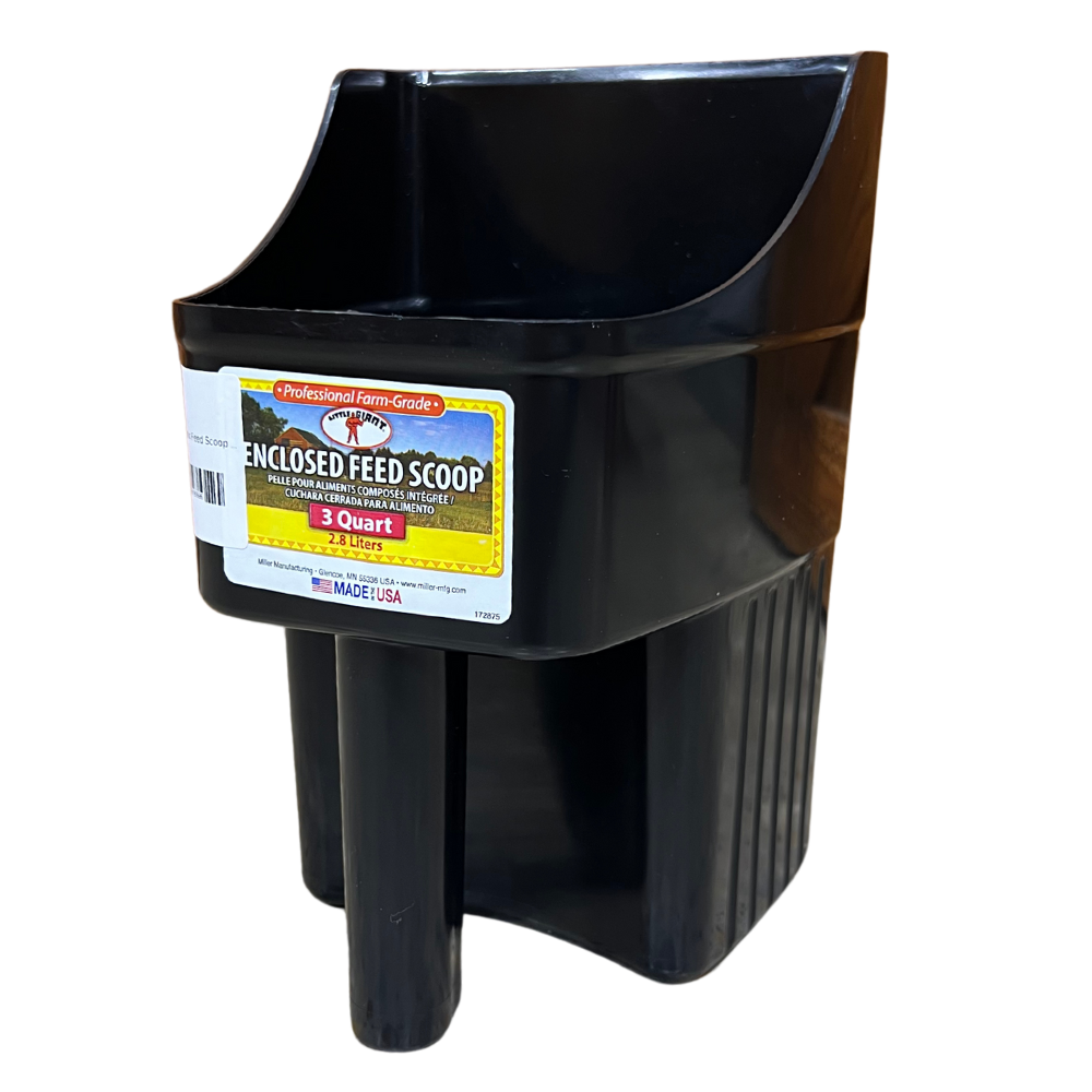 Enclosed Plastic Feed Scoop | 3 Quart