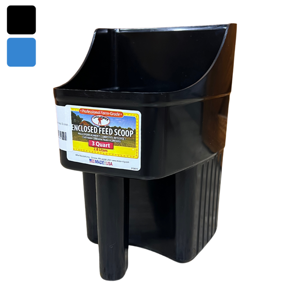 Enclosed Plastic Feed Scoop | 3 Quart